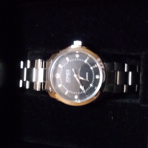 watch - Picture 2 of 2